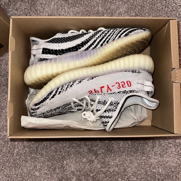 Yeezy 350 Boost V2 Zebras - Picture 3 of 8